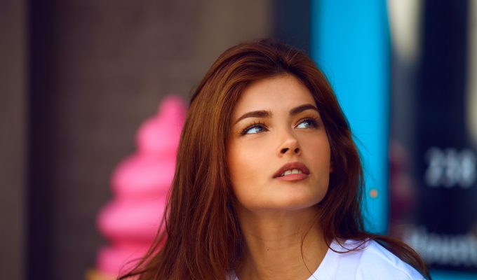 žene koje padaju na kretene