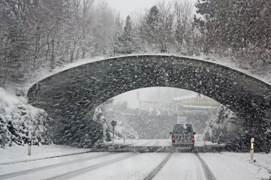 Tjedni astro do 21. siječnja tjedni photo of white vehicle crossing a tunnel