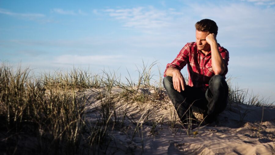 Anthony de Mello, shallow focus photography of man wearing red polo shirt