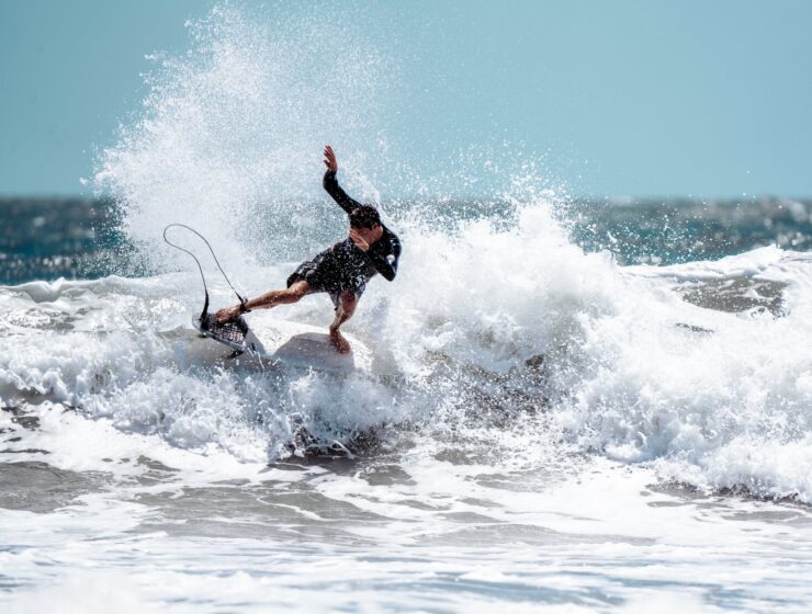 Tjedni horoskop od 13. do 19. lipnja, surfer on wave