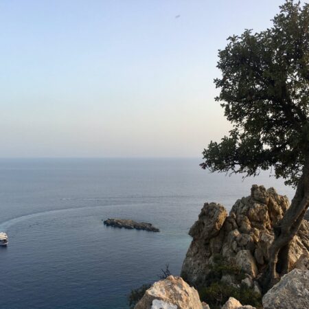 tjedni horoskop 10. do 16. kolovoza, razdoblje Tjedni horoskop, ship in sea near cliff coast