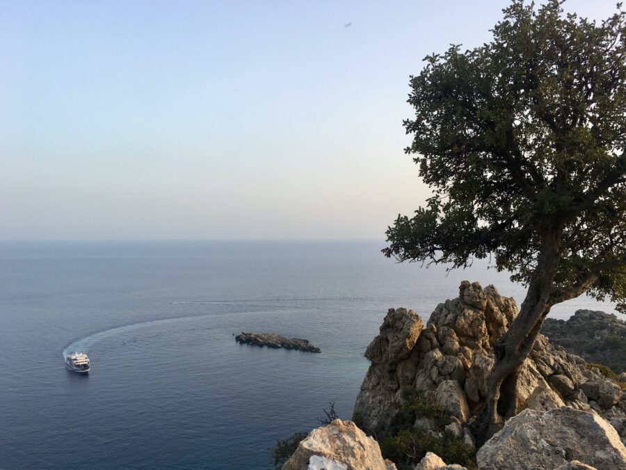 razdoblje Tjedni horoskop, ship in sea near cliff coast