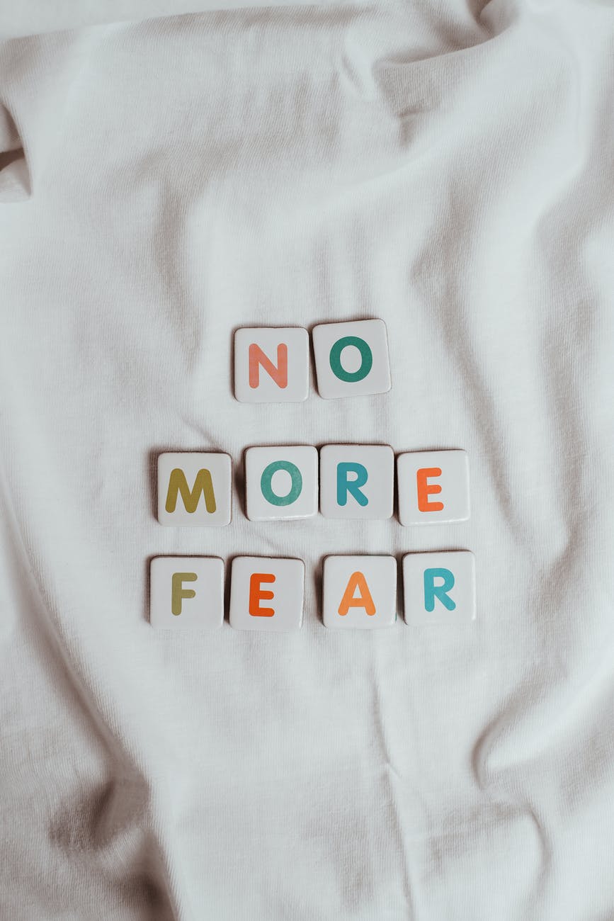 Što je strah?

the phrase no more fear on a sheet of fabric