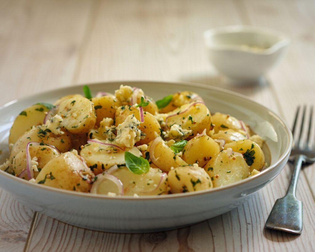 Salata od krumpira, luka i šparoga