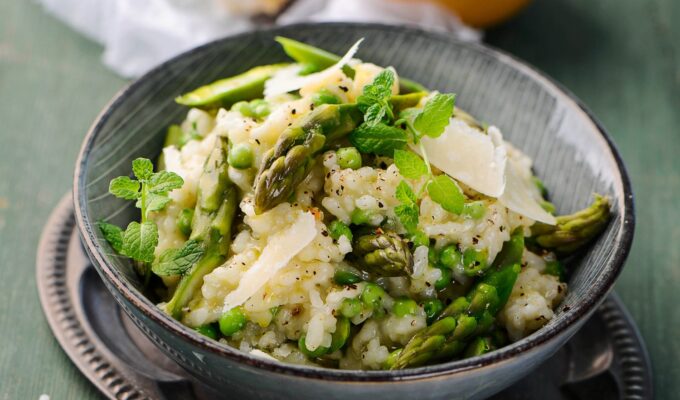 Kremasti rižoto sa sirom i šparogama