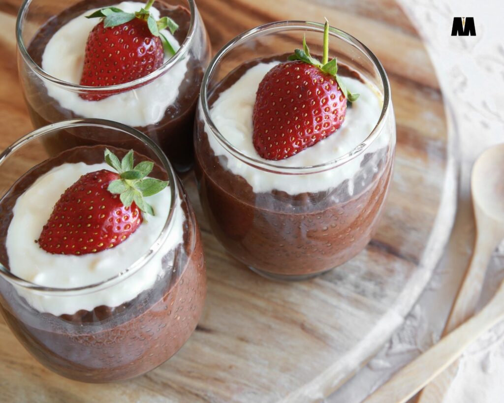 Chia puding s jagodama i čokoladom