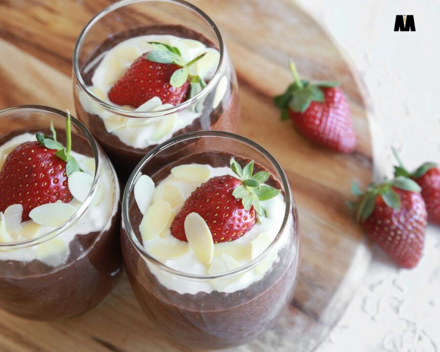 Chia puding s jagodama i čokoladom